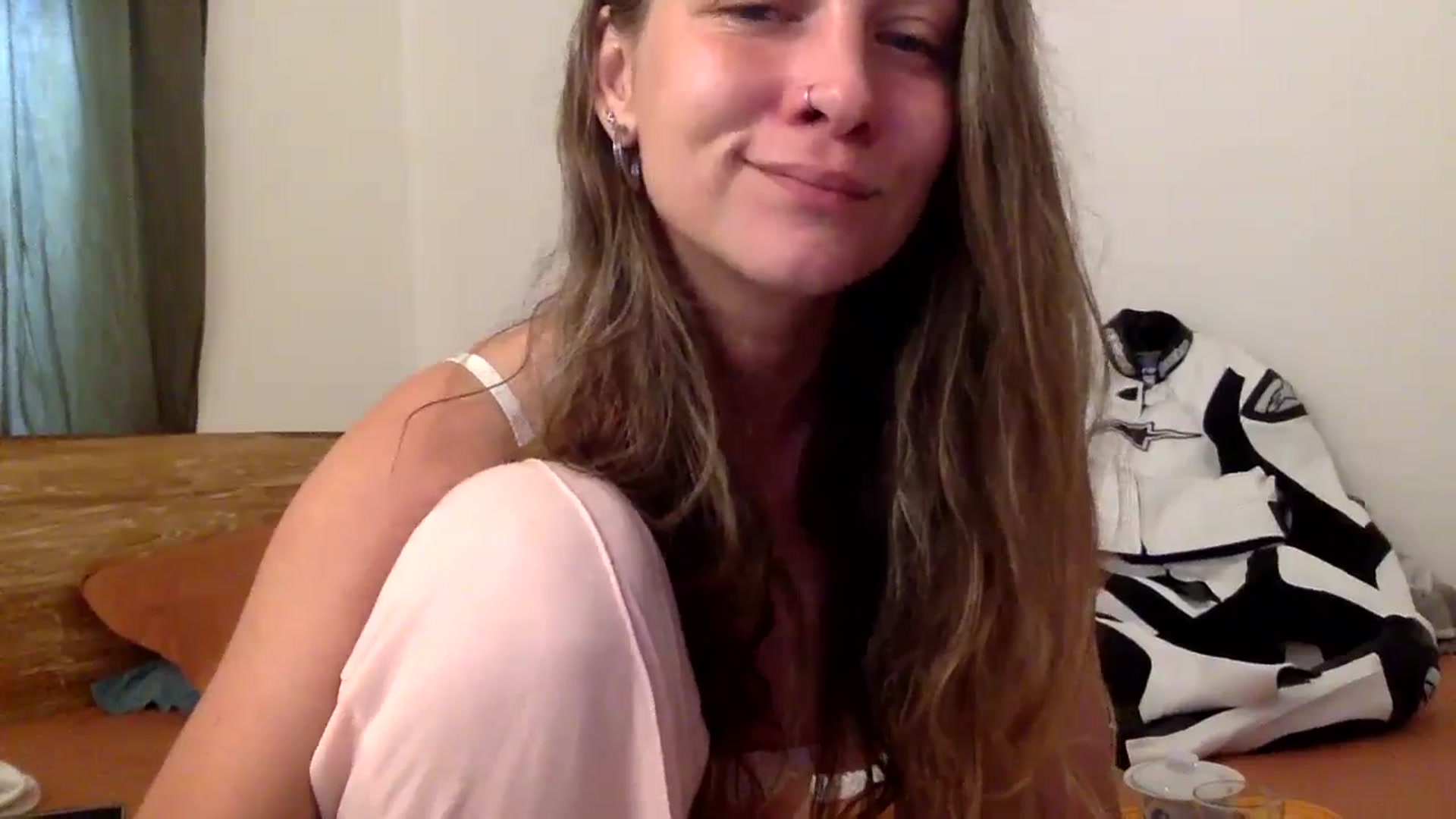 Gallery image thumbnail from Qi_ra's myfreecams stream on, 05/27/2024, 02:00 image 18 of 20