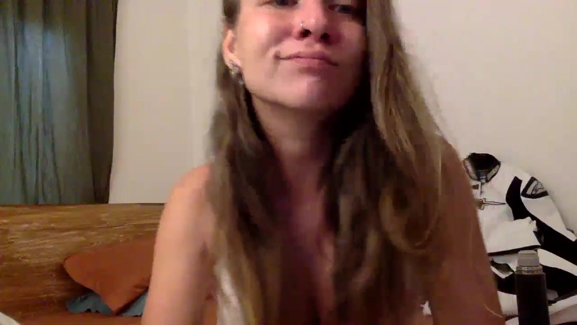 Gallery image thumbnail from Qi_ra's myfreecams stream on, 05/27/2024, 02:00 image 8 of 20