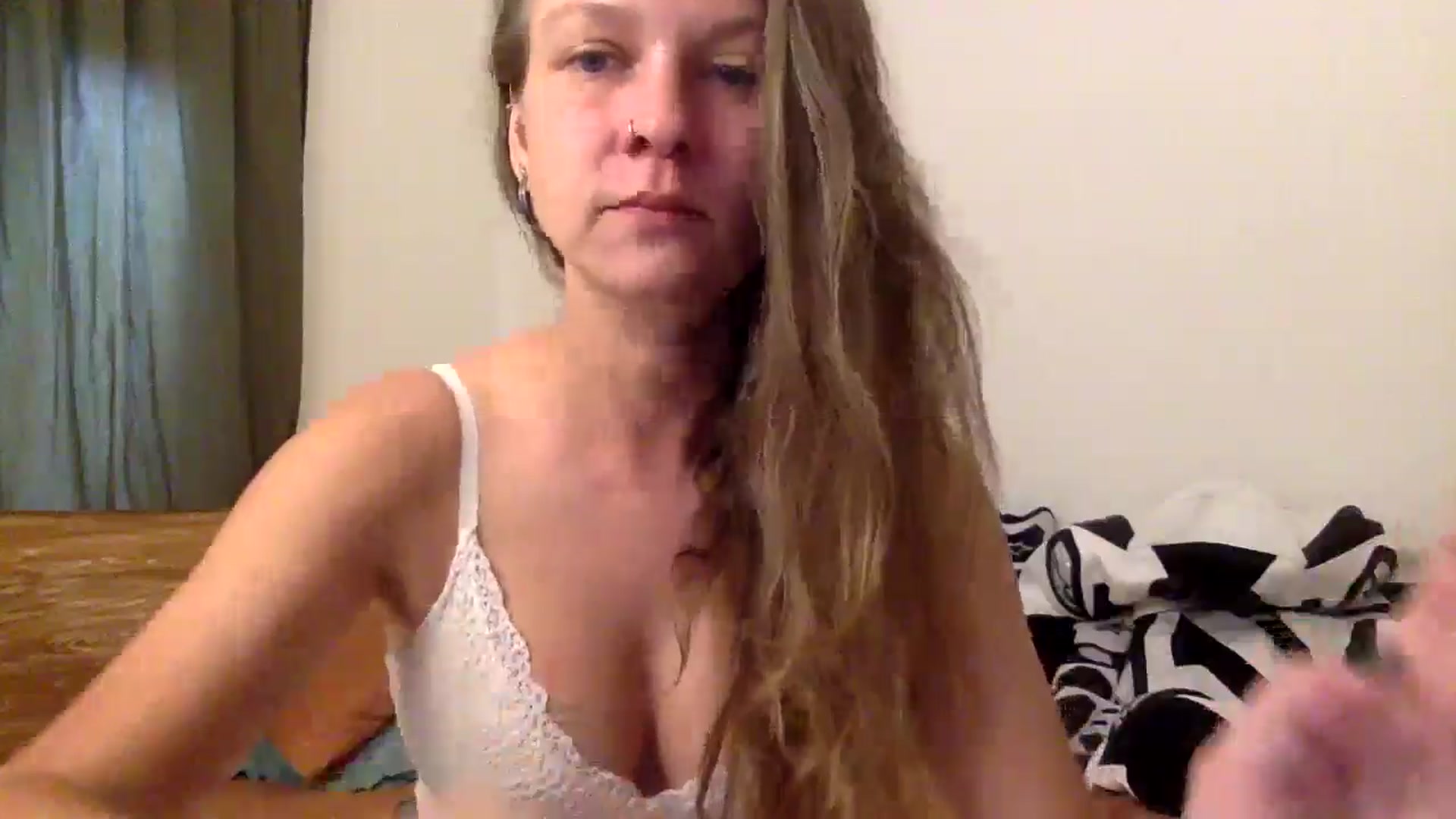 Gallery image thumbnail from Qi_ra's myfreecams stream on, 05/27/2024, 02:00 image 2 of 20