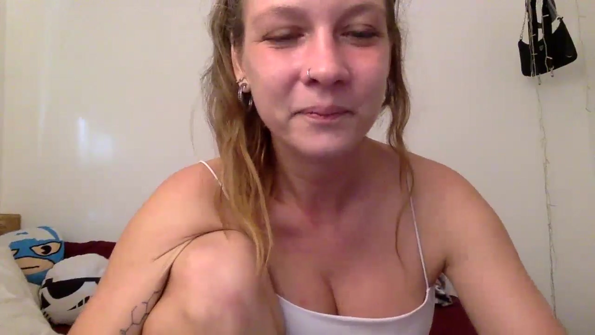 Gallery image thumbnail from Qi_ra's myfreecams stream on, 06/06/2024, 08:37 image 18 of 20