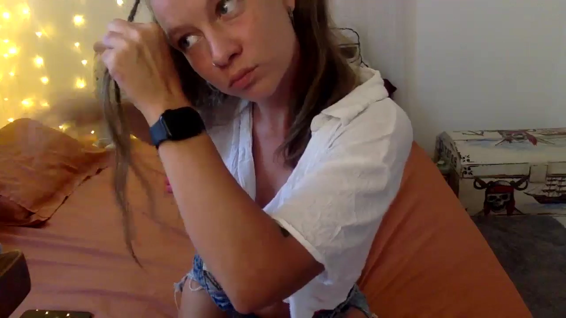 Gallery image thumbnail from Qi_ra's myfreecams stream on, 10/11/2024, 03:01 image 2 of 20