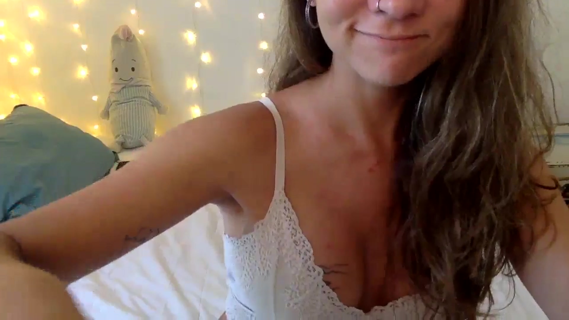 Gallery image thumbnail from Qi_ra's myfreecams stream on, 10/14/2024, 03:21 image 12 of 20