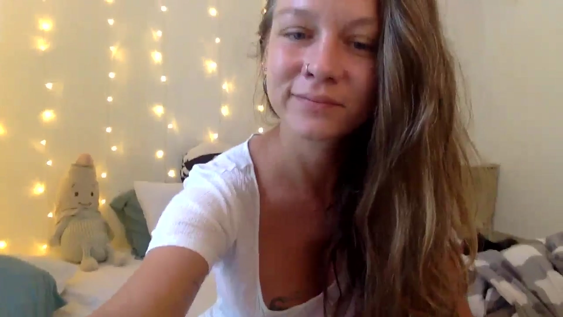 Gallery image thumbnail from Qi_ra's myfreecams stream on, 10/16/2024, 02:26 image 14 of 20