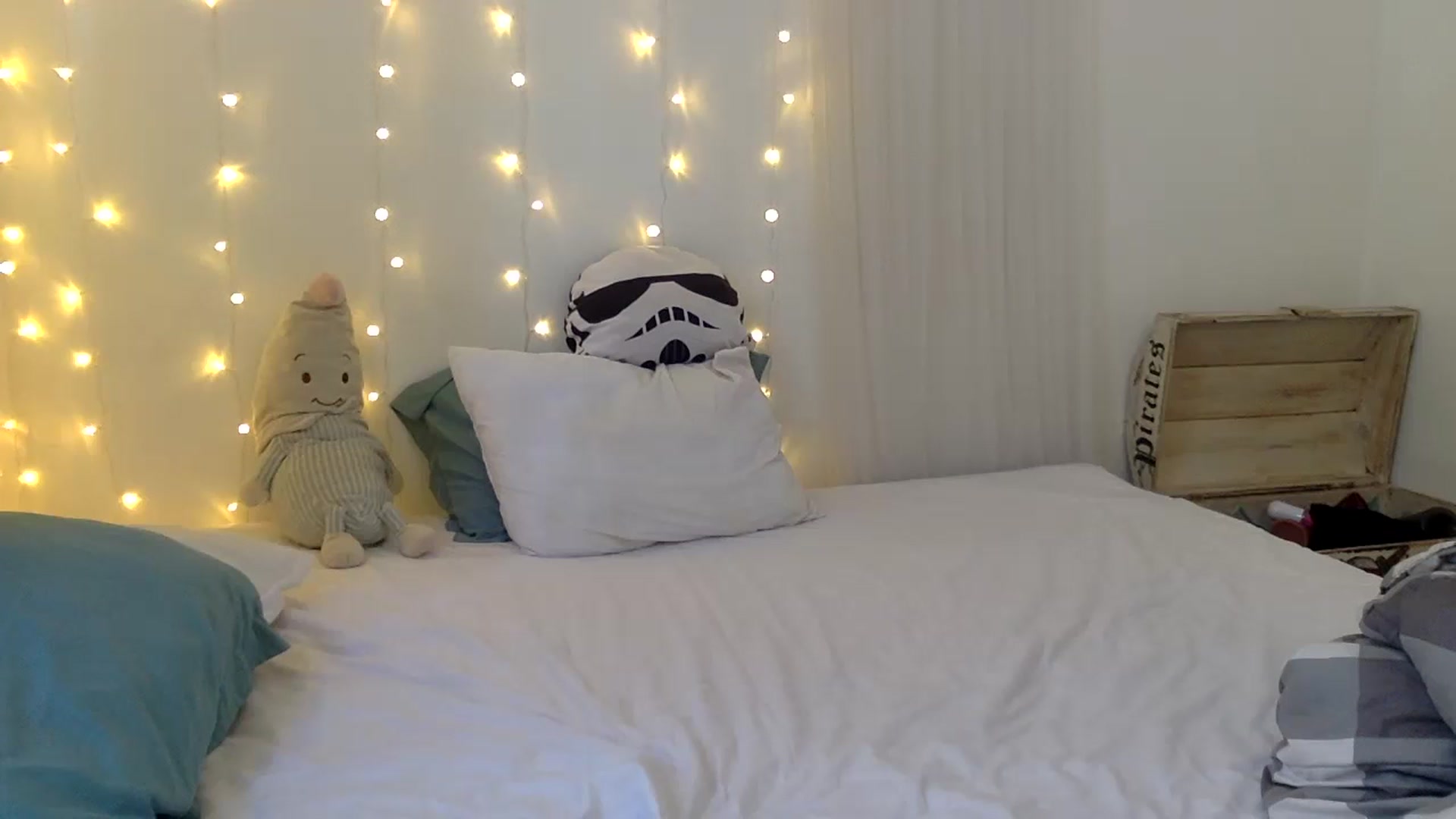 Gallery image thumbnail from Qi_ra's myfreecams stream on, 10/16/2024, 02:26 image 6 of 20