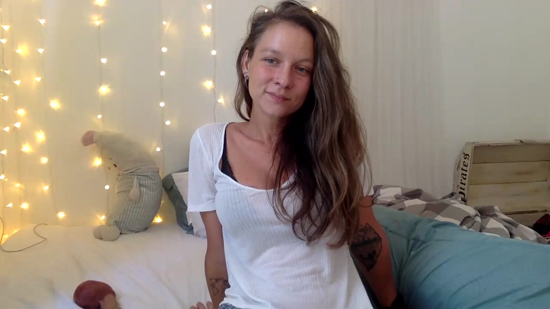 Gallery image thumbnail from Qi_ra's myfreecams stream on, 10/17/2024, 06:22 image 17 of 20