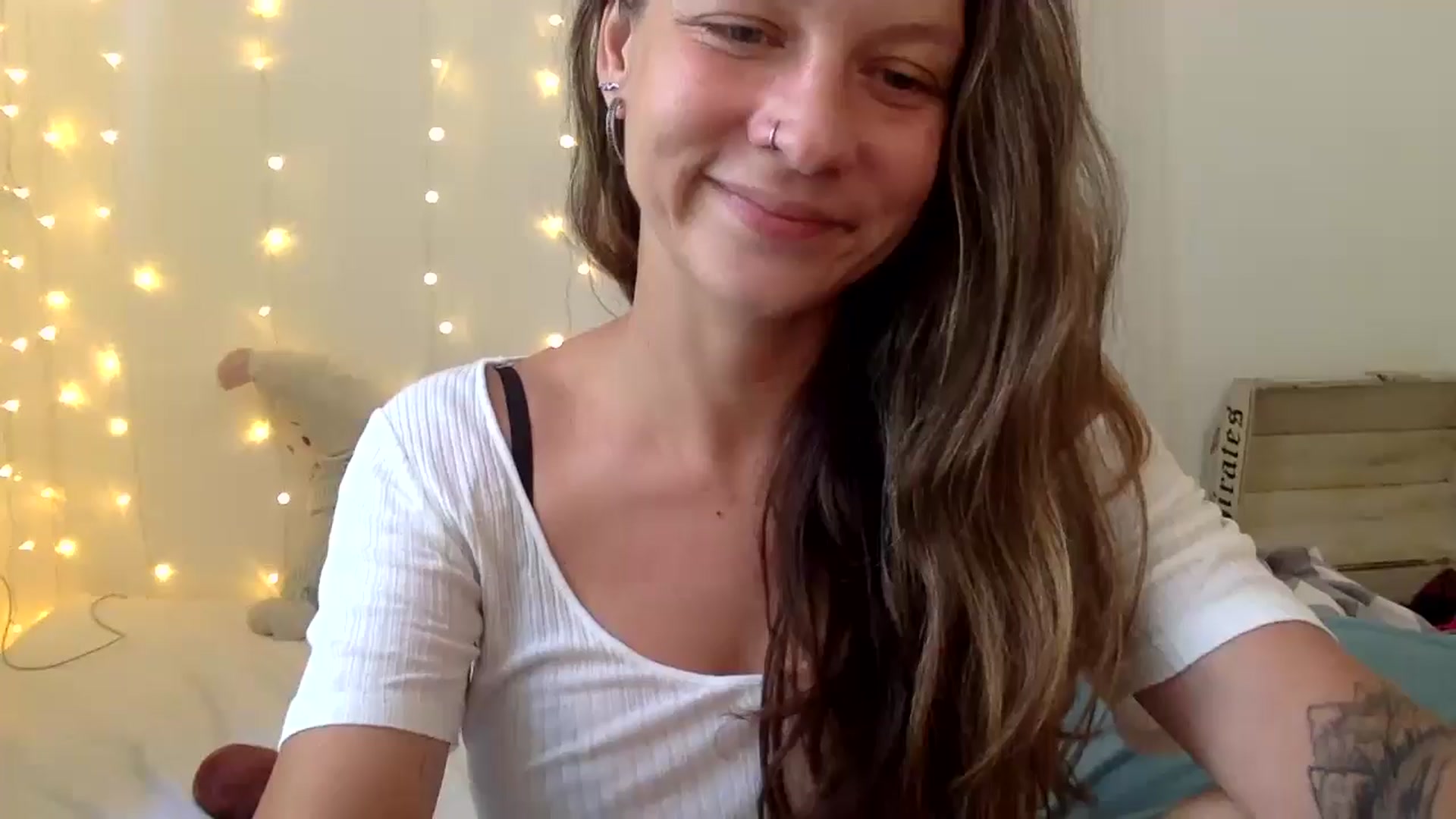 Gallery image thumbnail from Qi_ra's myfreecams stream on, 10/17/2024, 06:22 image 18 of 20