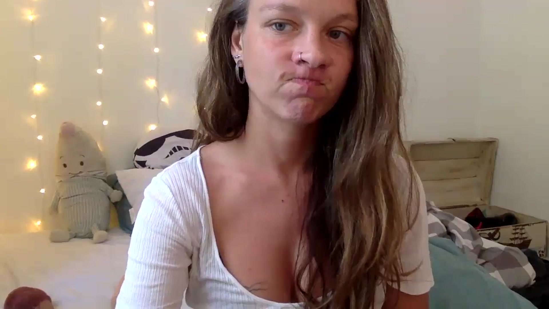 Gallery image thumbnail from Qi_ra's myfreecams stream on, 10/17/2024, 06:22 image 6 of 20
