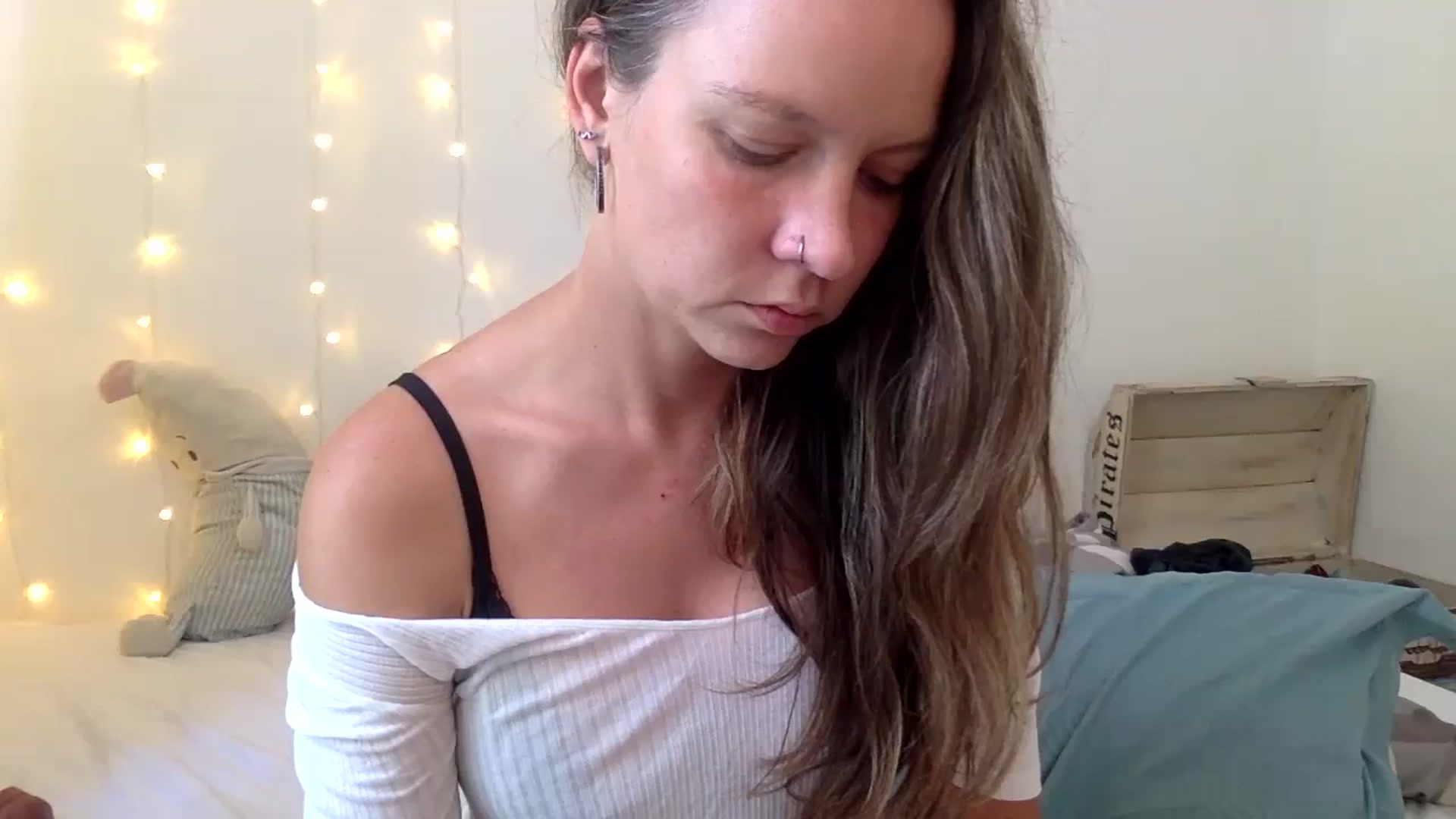 Gallery image thumbnail from Qi_ra's myfreecams stream on, 10/17/2024, 06:47 image 18 of 20