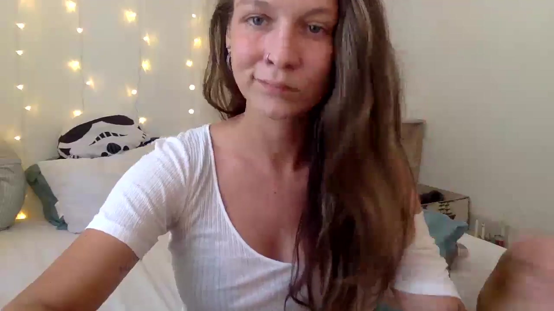 Gallery image thumbnail from Qi_ra's myfreecams stream on, 10/17/2024, 06:47 image 3 of 20