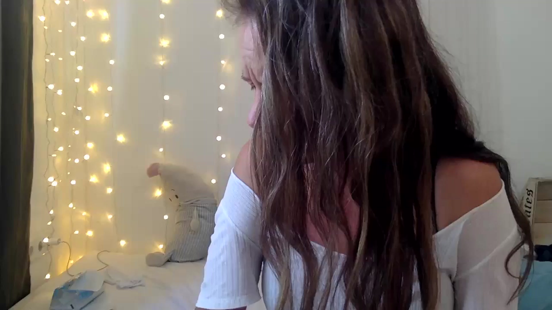 Gallery image thumbnail from Qi_ra's myfreecams stream on, 10/17/2024, 07:38 image 13 of 20