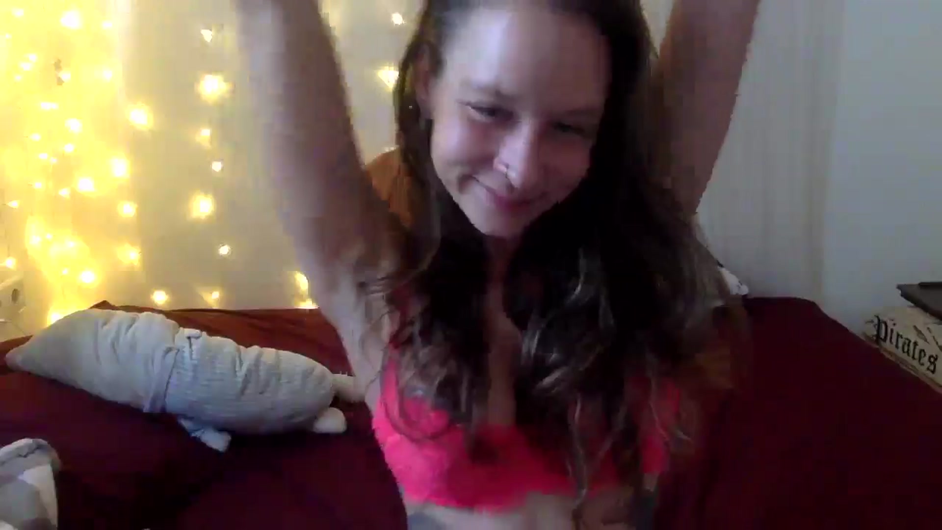 Gallery image thumbnail from Qi_ra's myfreecams stream on, 10/25/2024, 08:30 image 14 of 20