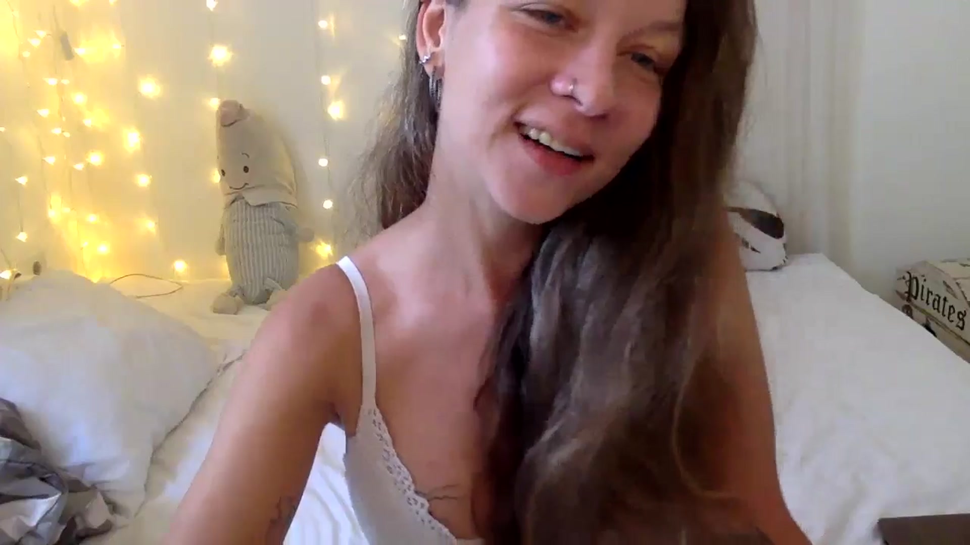 Gallery image thumbnail from Qi_ra's myfreecams stream on, 10/29/2024, 01:42 image 17 of 20