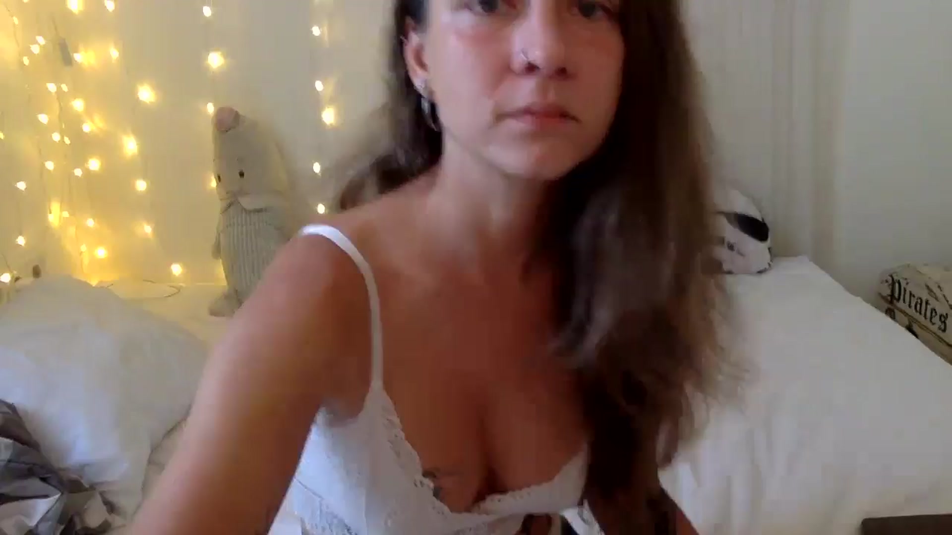 Gallery image thumbnail from Qi_ra's myfreecams stream on, 10/29/2024, 01:42 image 18 of 20