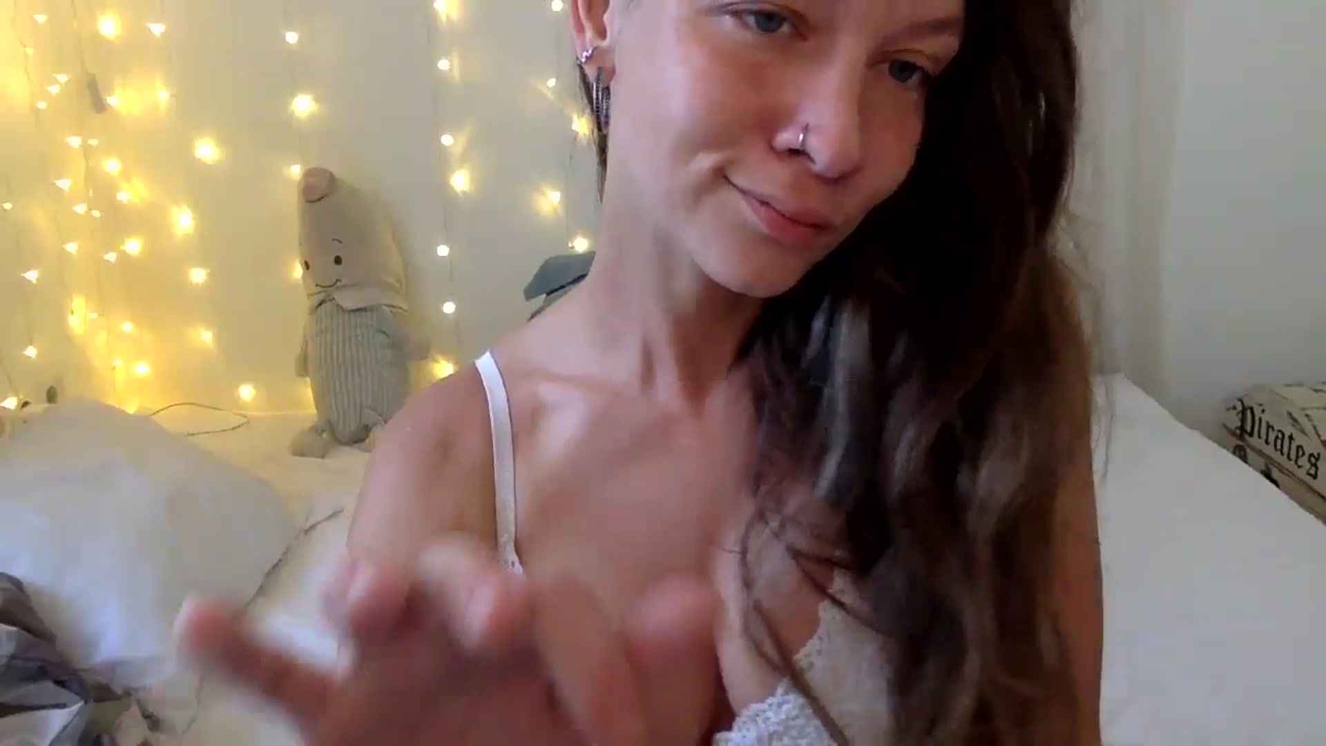 Gallery image thumbnail from Qi_ra's myfreecams stream on, 10/29/2024, 01:42 image 2 of 20