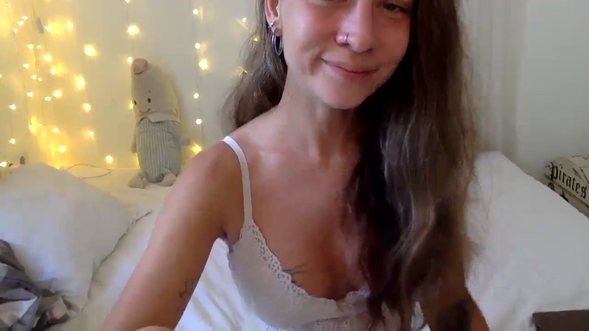 Gallery image thumbnail from Qi_ra's myfreecams stream on, 10/29/2024, 01:42 image 16 of 20