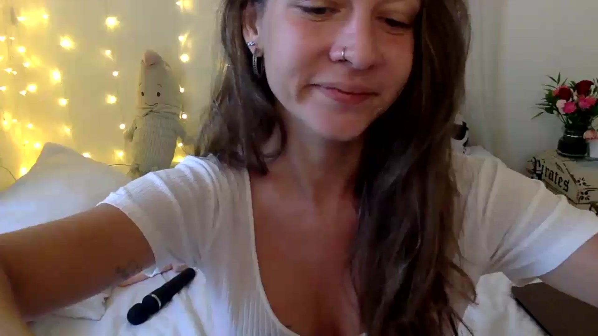 Gallery image thumbnail from Qi_ra's myfreecams stream on, 10/31/2024, 01:05 image 18 of 20