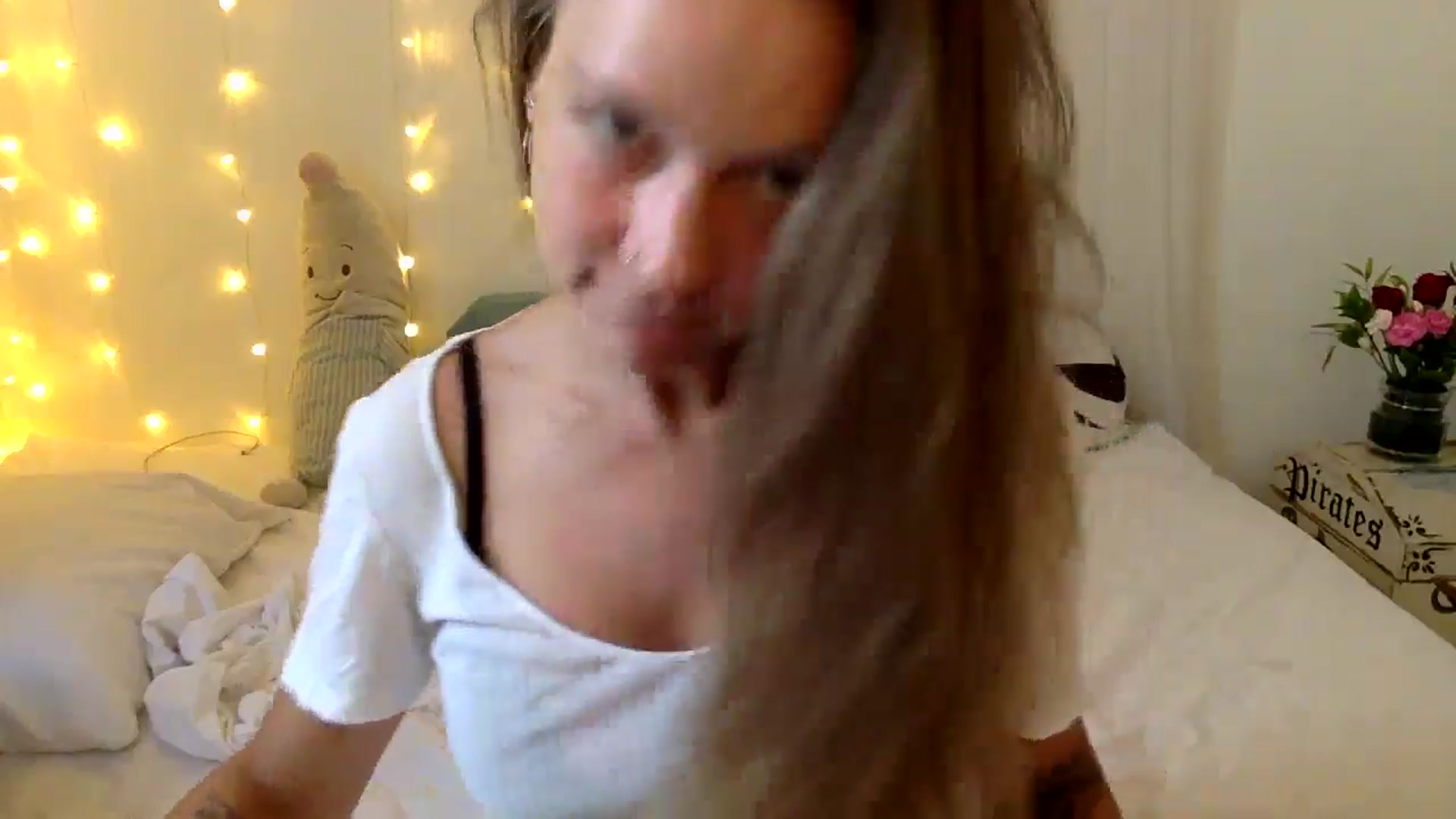 Gallery image thumbnail from Qi_ra's myfreecams stream on, 11/03/2024, 01:32 image 9 of 20