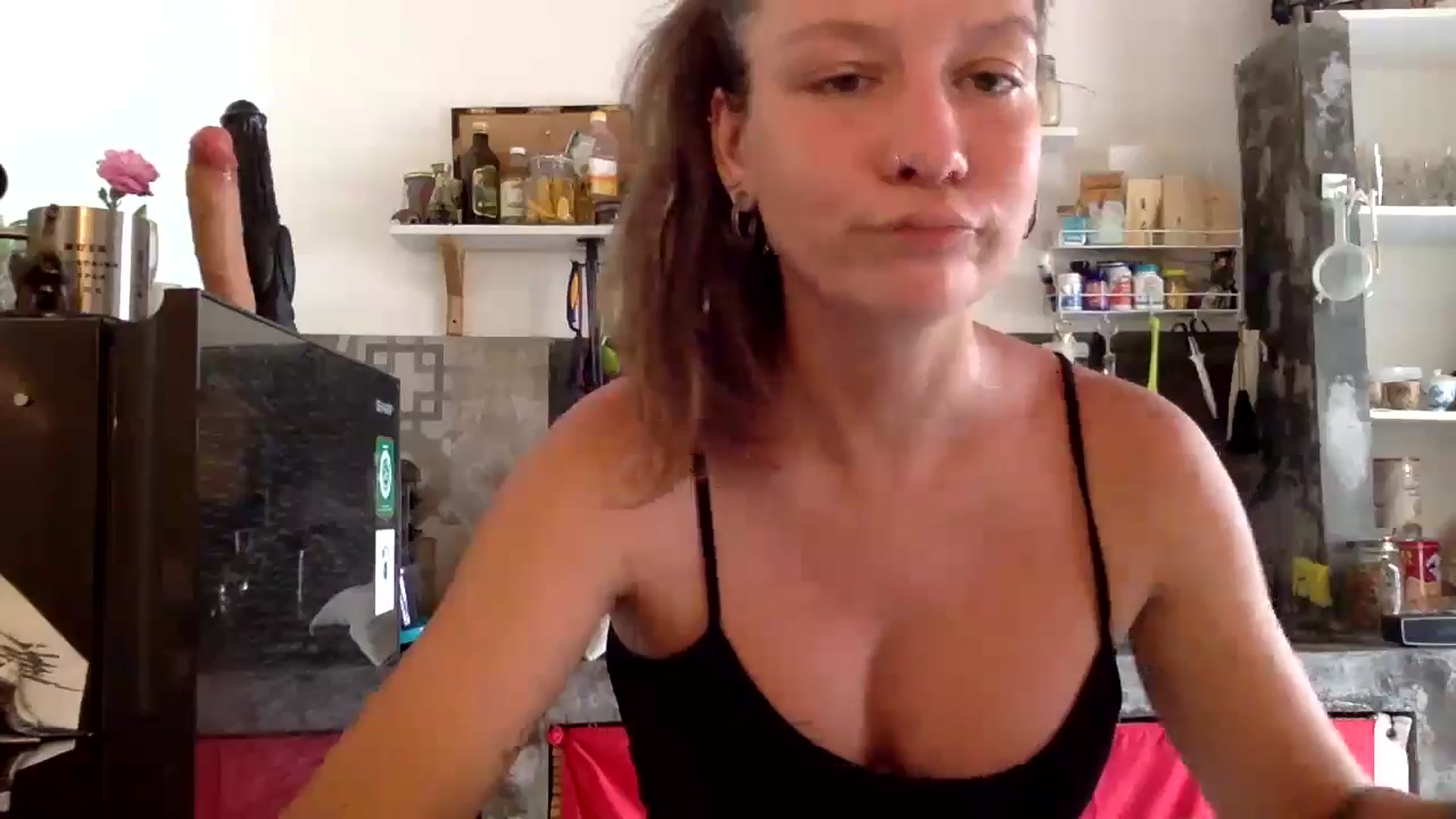 Gallery image thumbnail from Qi_ra's myfreecams stream on, 11/08/2024, 02:00 image 14 of 20