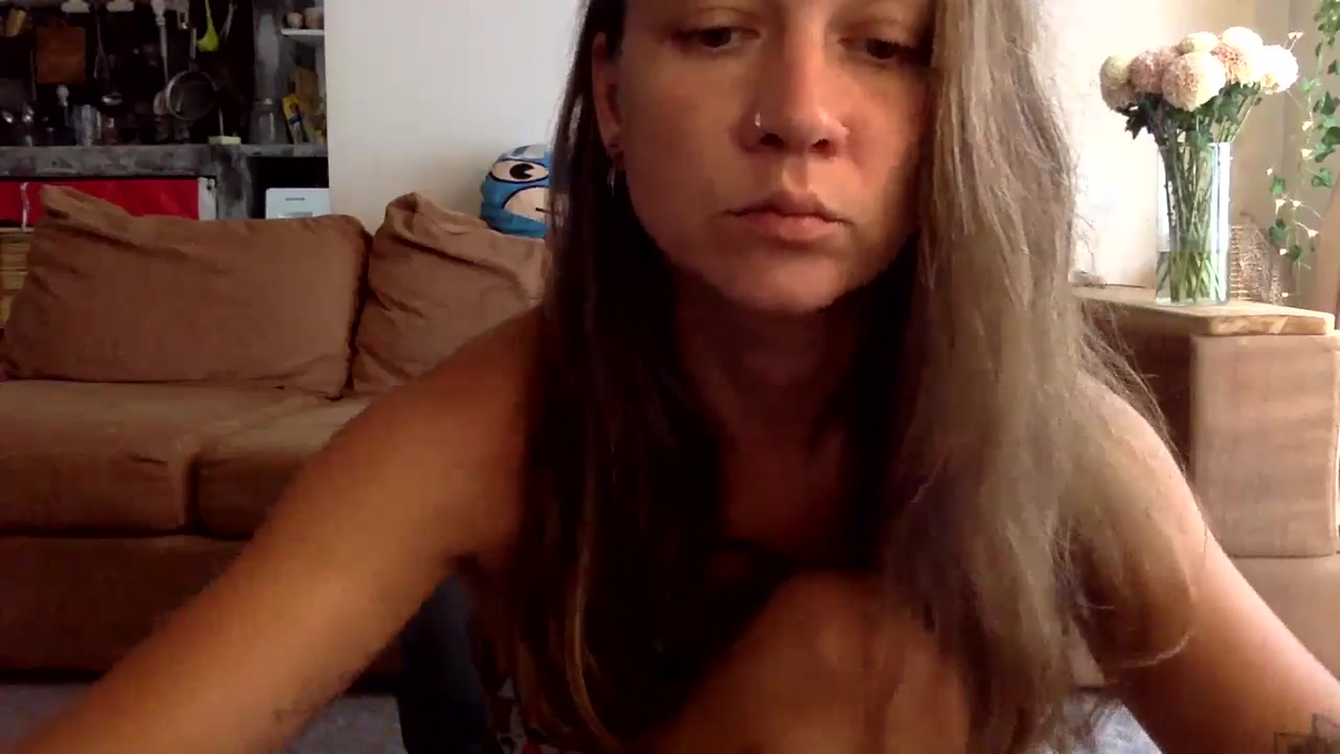 Gallery image thumbnail from Qi_ra's myfreecams stream on, 11/19/2024, 02:05 image 6 of 20