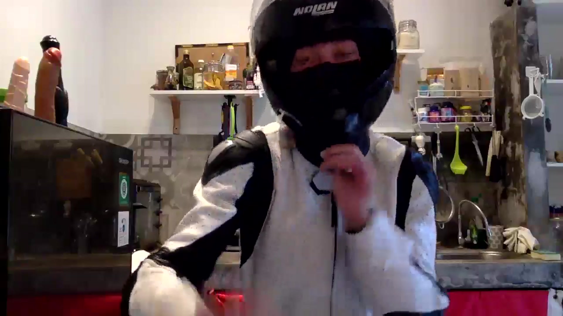 Gallery image thumbnail from Qi_ra's myfreecams stream on, 11/29/2024, 24:56 image 13 of 20