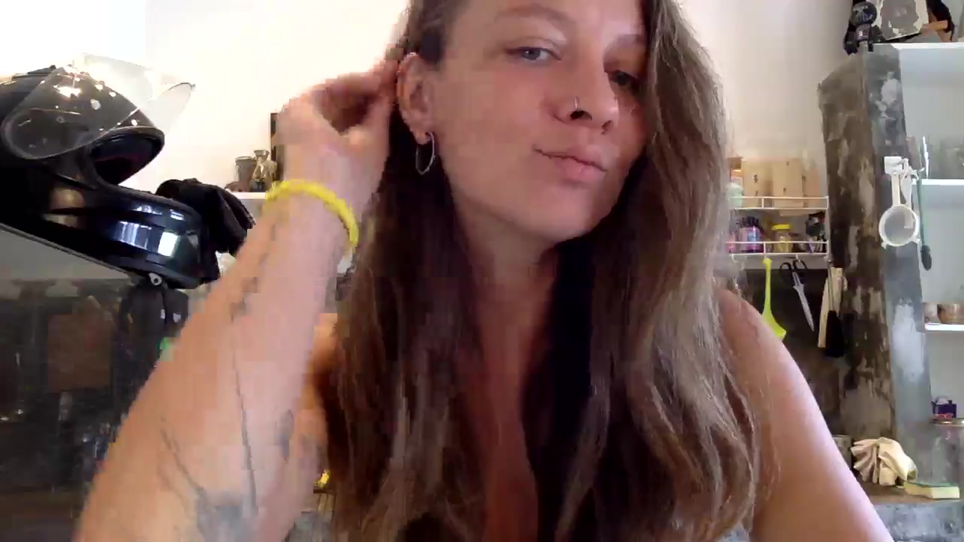 Gallery image thumbnail from Qi_ra's myfreecams stream on, 11/29/2024, 03:34 image 9 of 20