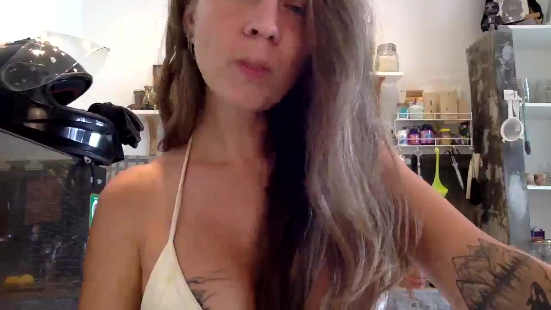 Gallery image thumbnail from Qi_ra's myfreecams stream on, 11/29/2024, 03:34 image 12 of 20