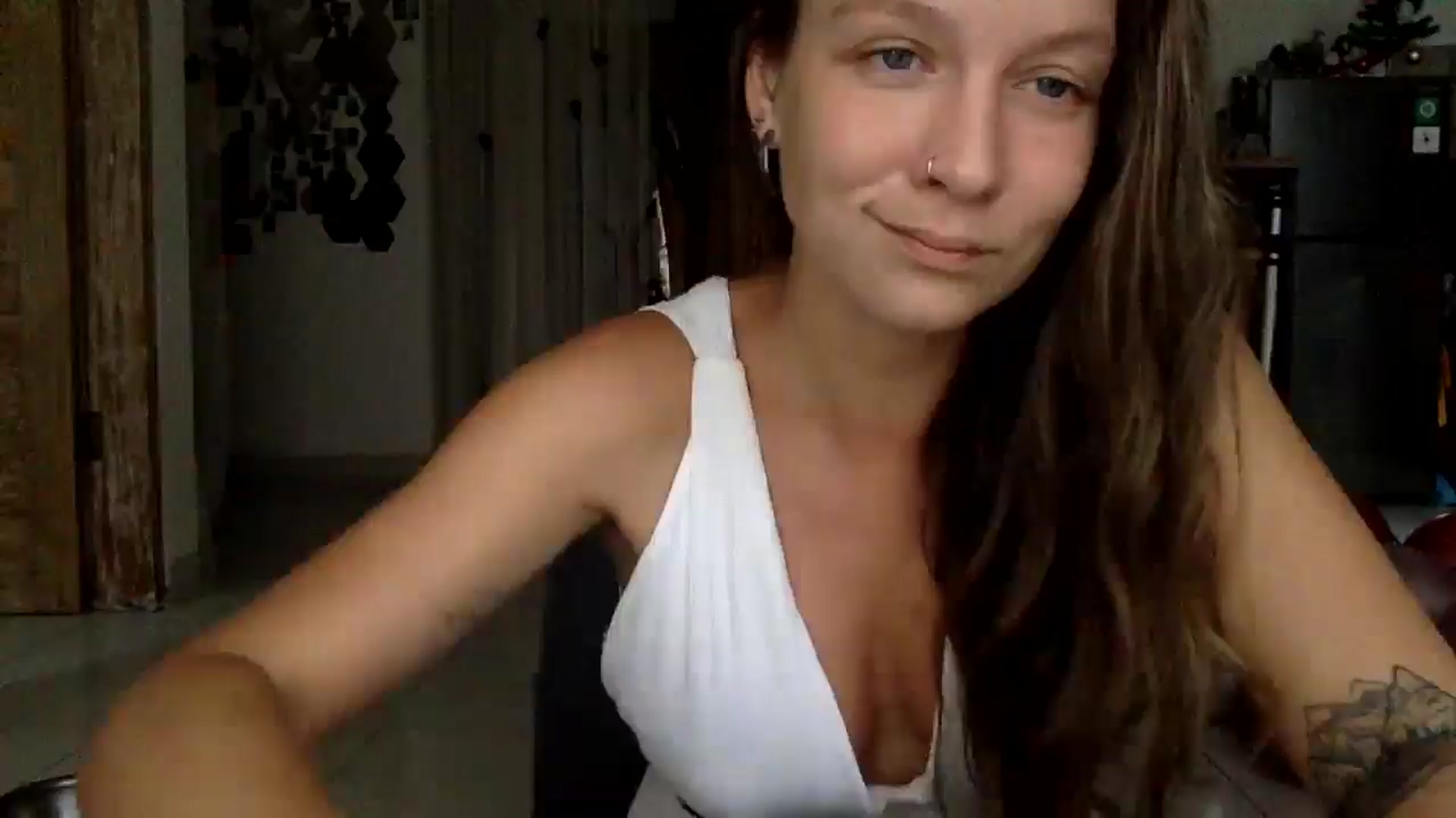 Gallery image thumbnail from Qi_ra's myfreecams stream on, 01/12/2025, 10:48 image 10 of 20