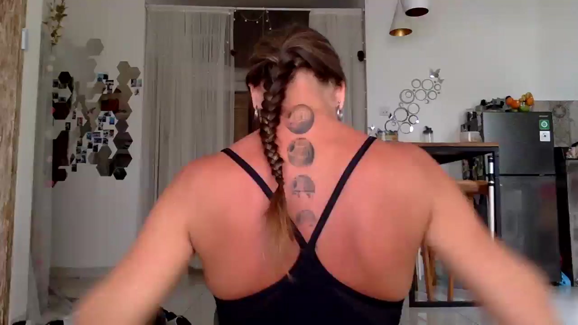Gallery image thumbnail from Qi_ra's myfreecams stream on, 01/19/2025, 02:06 image 14 of 20
