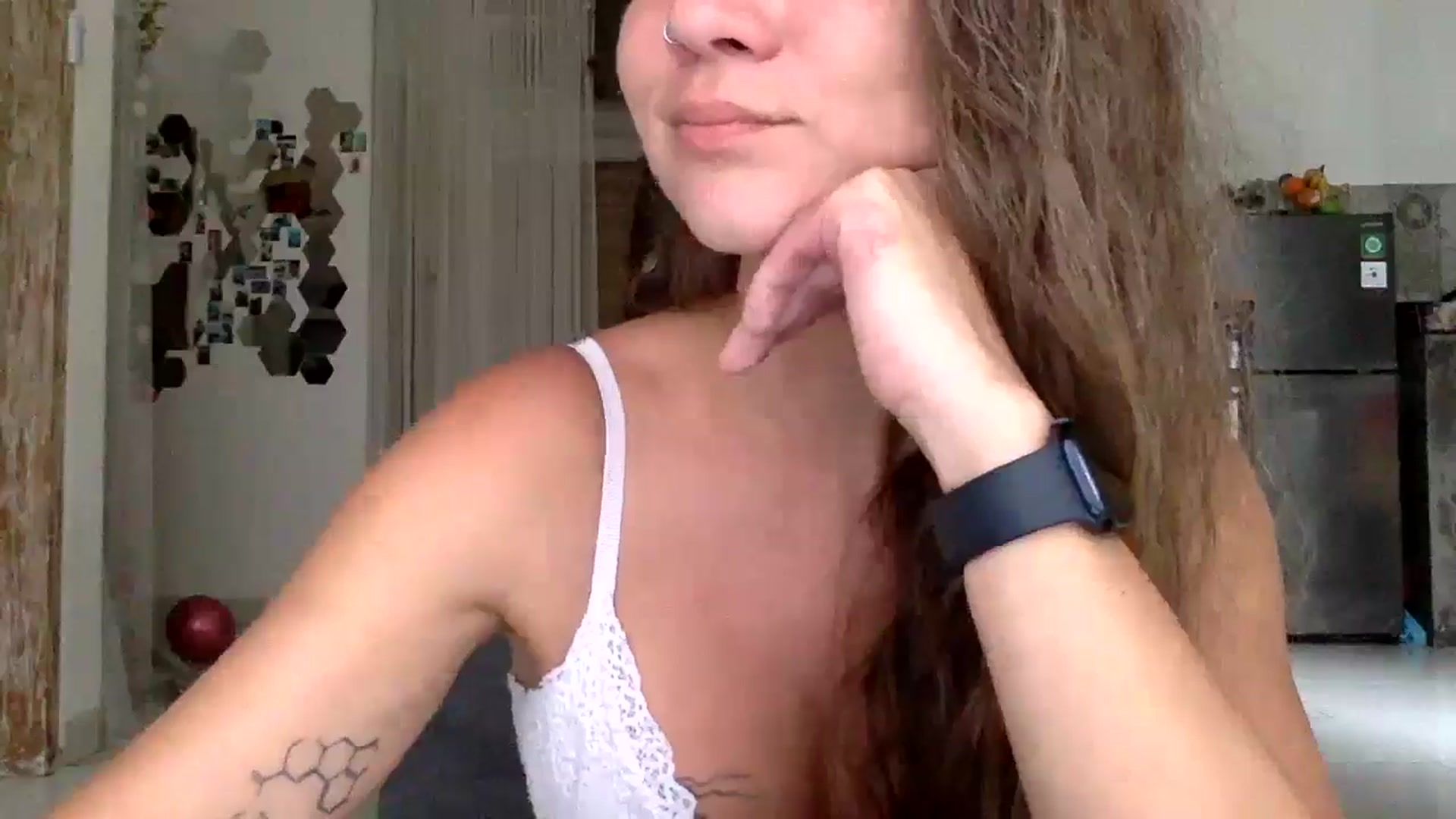 Gallery image thumbnail from Qi_ra's myfreecams stream on, 01/20/2025, 24:44 image 5 of 20