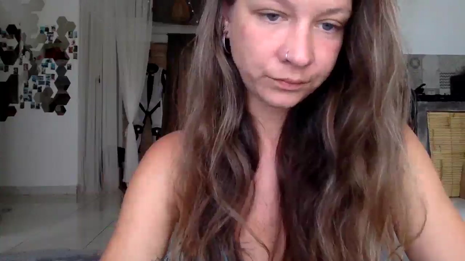 Gallery image thumbnail from Qi_ra's myfreecams stream on, 01/27/2025, 01:57 image 9 of 20