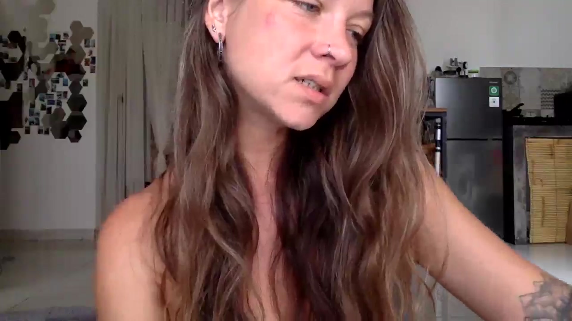 Gallery image thumbnail from Qi_ra's myfreecams stream on, 01/27/2025, 01:57 image 11 of 20