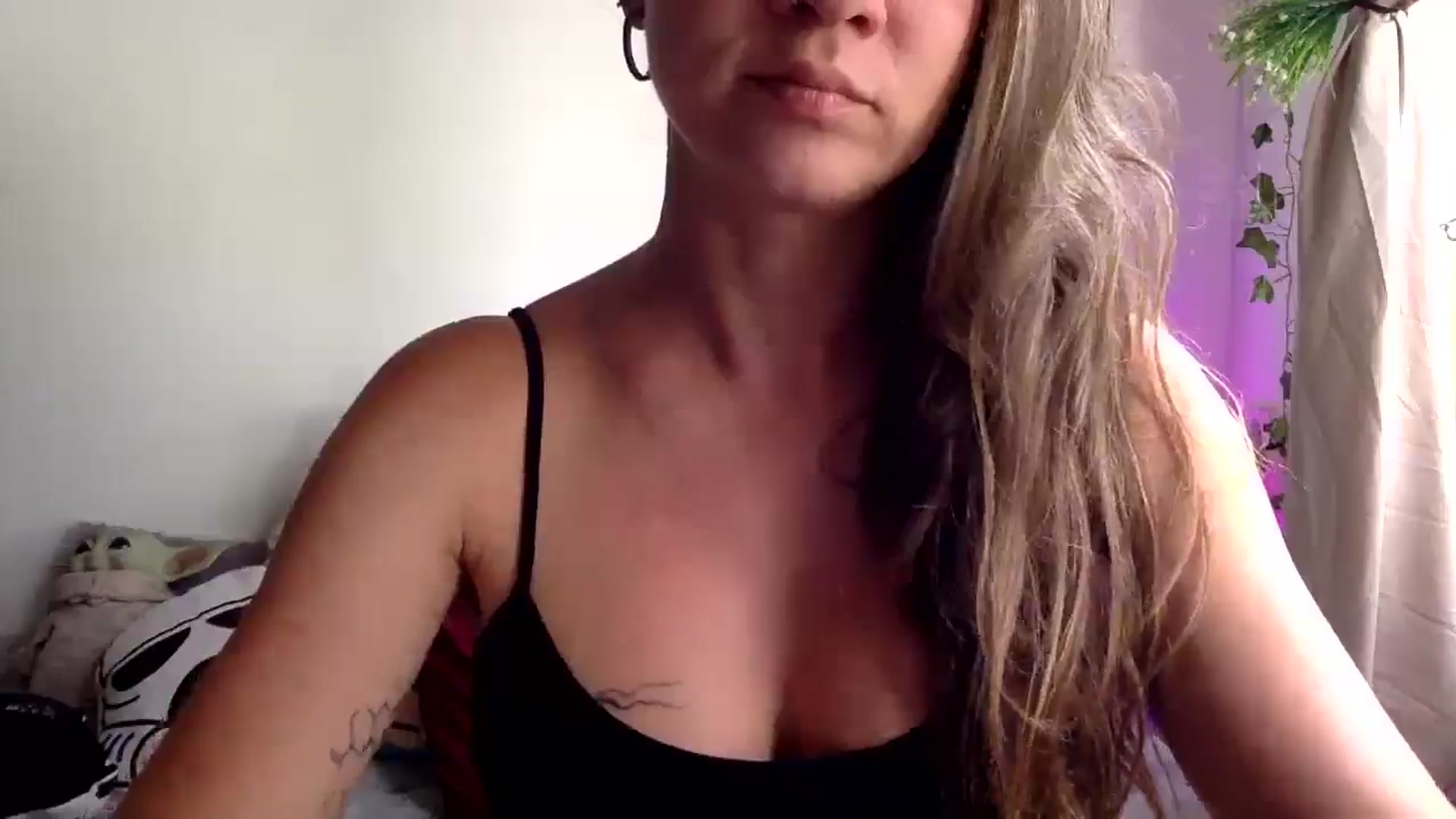 Gallery image thumbnail from Qi_ra's myfreecams stream on, 02/26/2025, 09:05 image 6 of 20