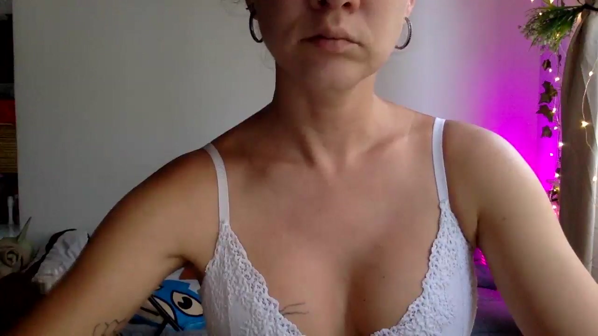 Gallery image thumbnail from Qi_ra's myfreecams stream on, 03/04/2025, 10:25 image 15 of 20