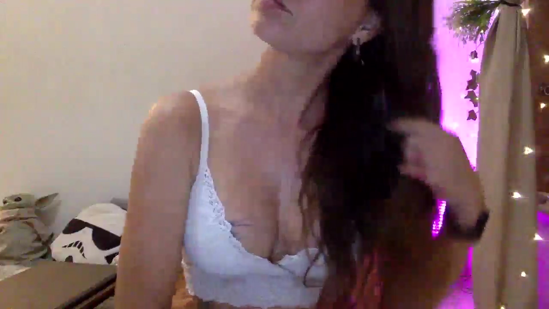 Gallery image thumbnail from Qi_ra's myfreecams stream on, 03/04/2025, 13:34 image 9 of 20