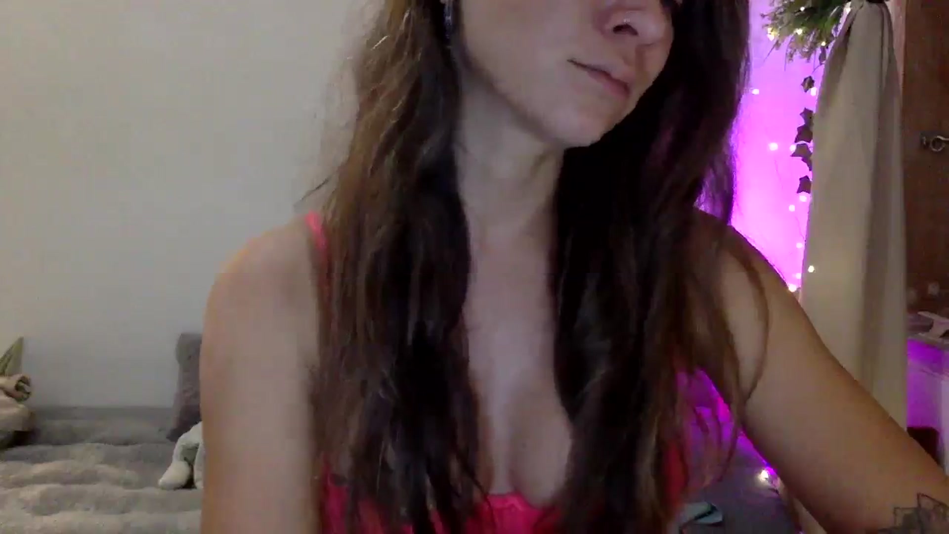 Gallery image thumbnail from Qi_ra's myfreecams stream on, 03/06/2025, 12:38 image 17 of 20