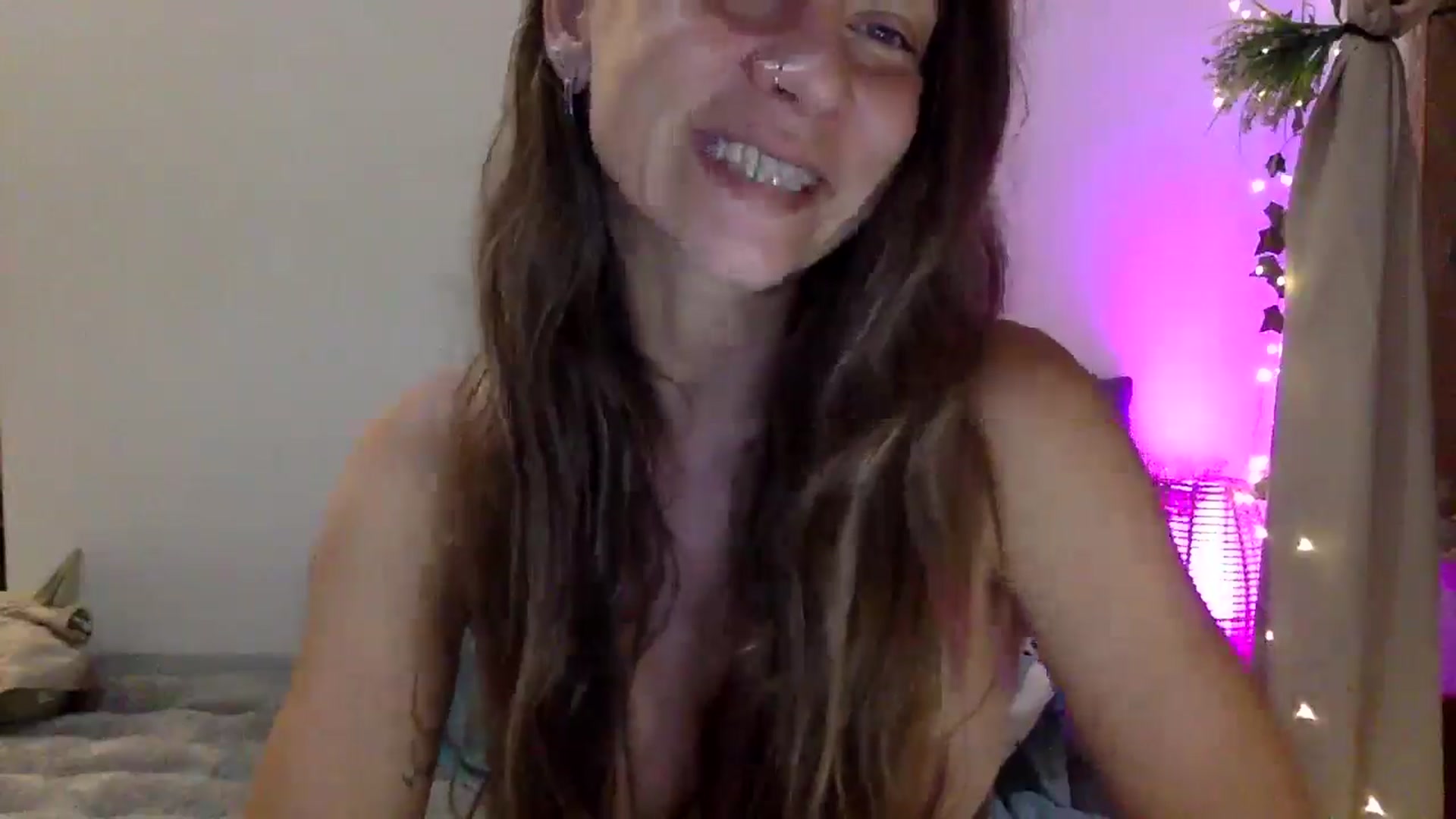 Gallery image thumbnail from Qi_ra's myfreecams stream on, 03/06/2025, 16:31 image 17 of 20