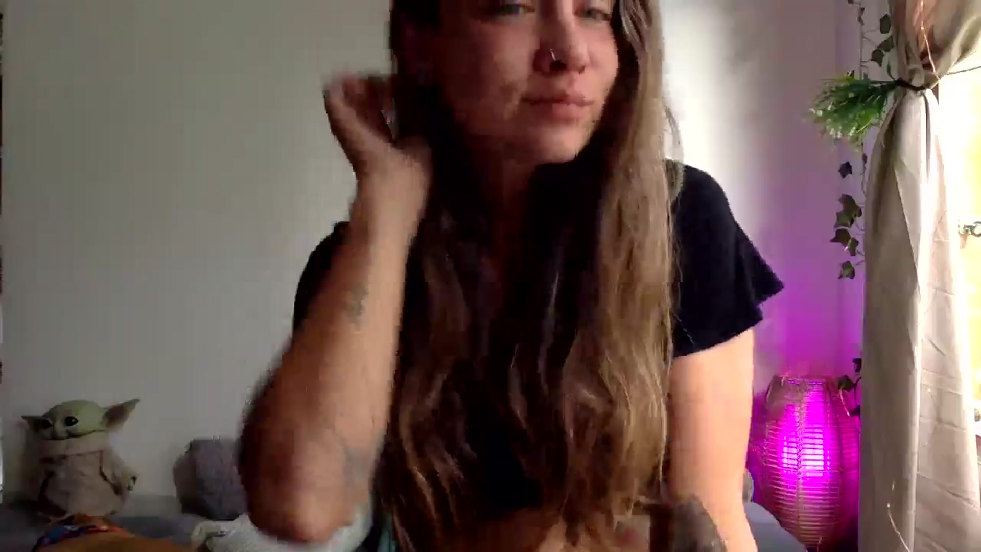 Gallery image thumbnail from Qi_ra's myfreecams stream on, 03/18/2025, 24:31 image 11 of 20