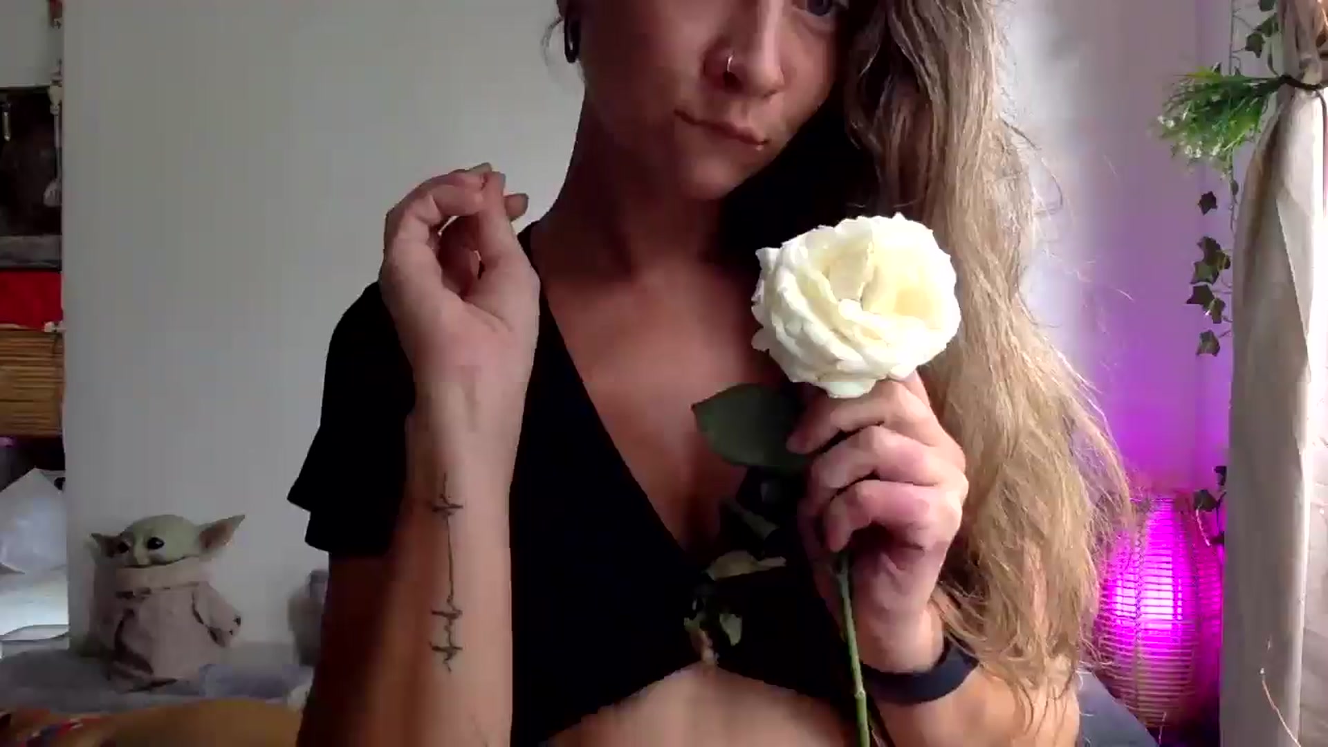 Gallery image thumbnail from Qi_ra's myfreecams stream on, 03/18/2025, 24:31 image 19 of 20