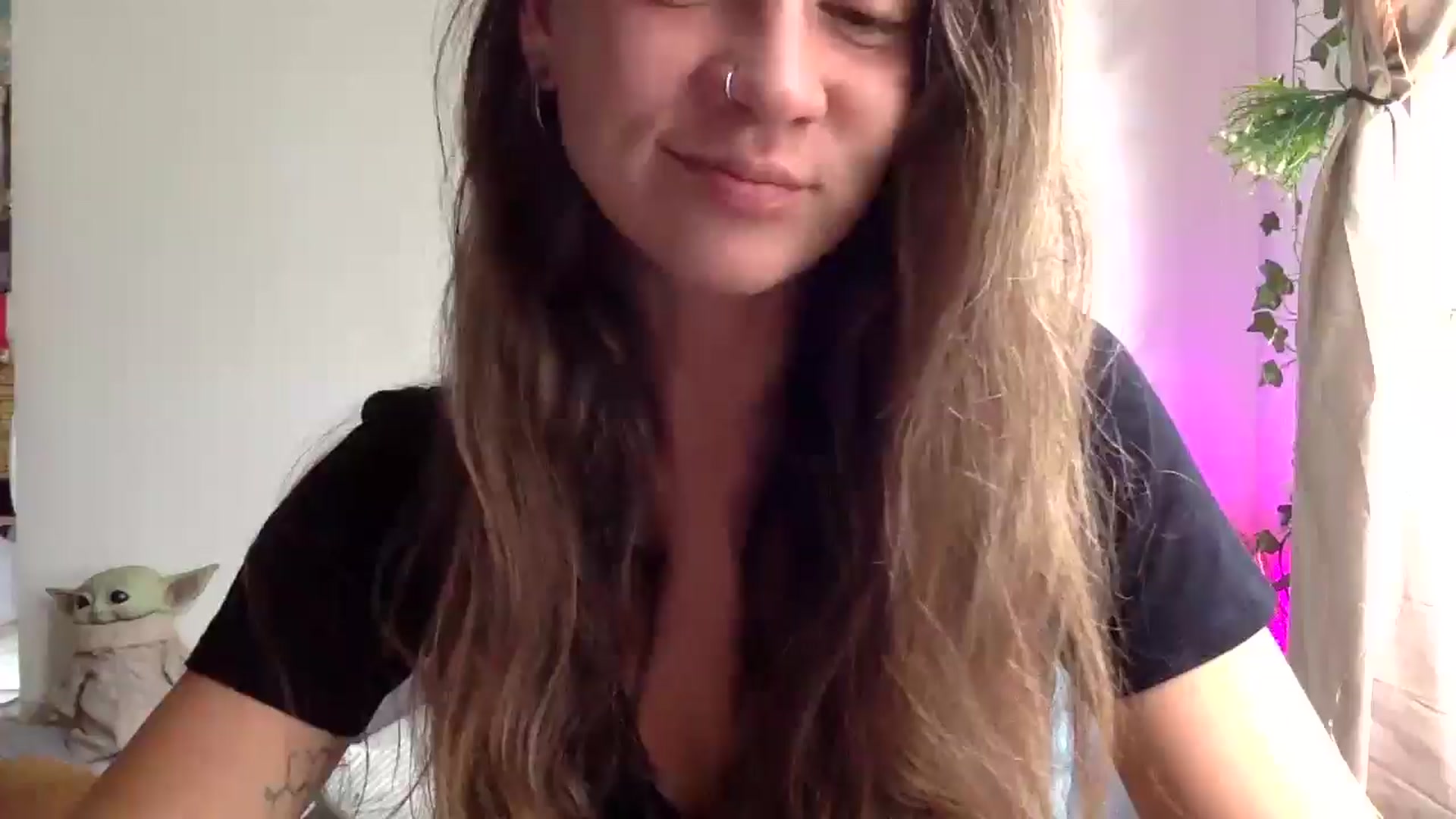 Gallery image thumbnail from Qi_ra's myfreecams stream on, 03/18/2025, 24:31 image 1 of 20