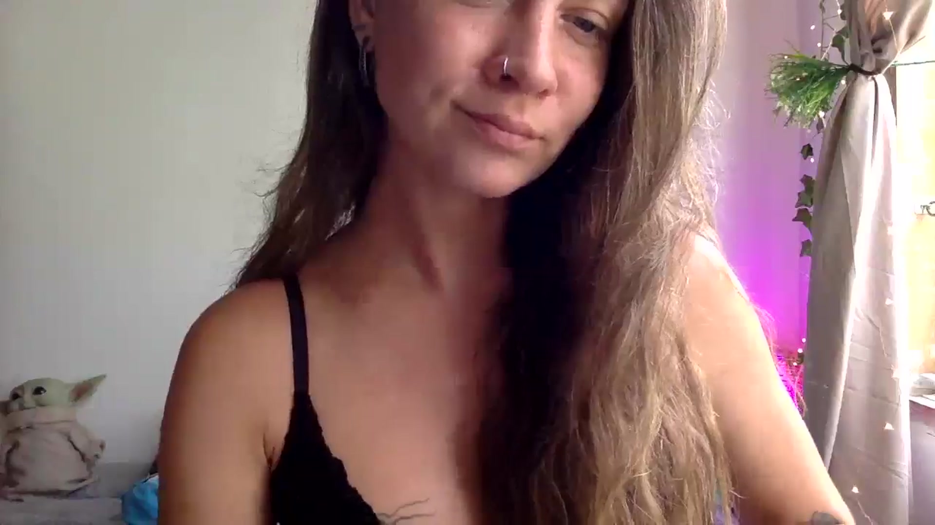 Gallery image thumbnail from Qi_ra's myfreecams stream on, 03/23/2025, 09:09 image 14 of 20