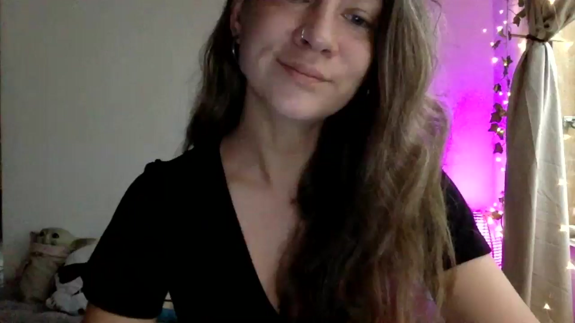 Gallery image thumbnail from Qi_ra's myfreecams stream on, 03/30/2025, 23:23 image 14 of 20