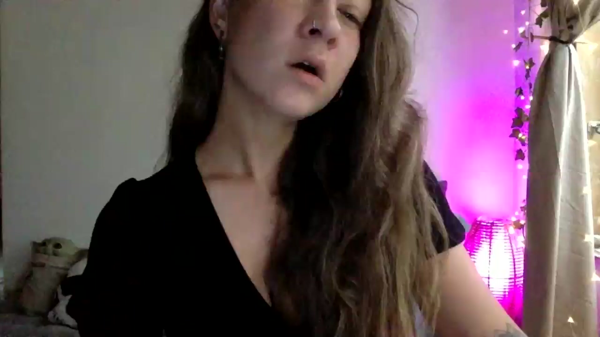 Gallery image thumbnail from Qi_ra's myfreecams stream on, 03/30/2025, 23:23 image 13 of 20