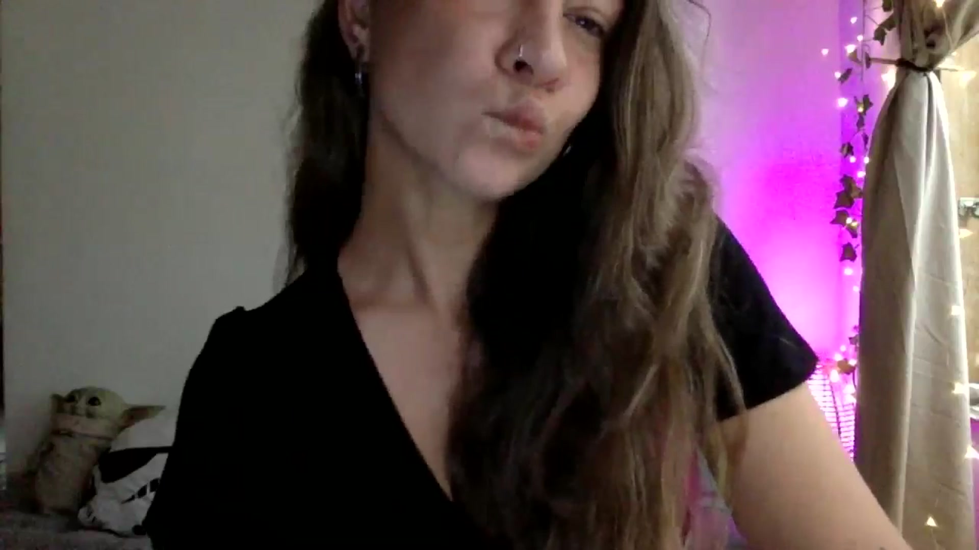 Gallery image thumbnail from Qi_ra's myfreecams stream on, 03/30/2025, 23:23 image 15 of 20
