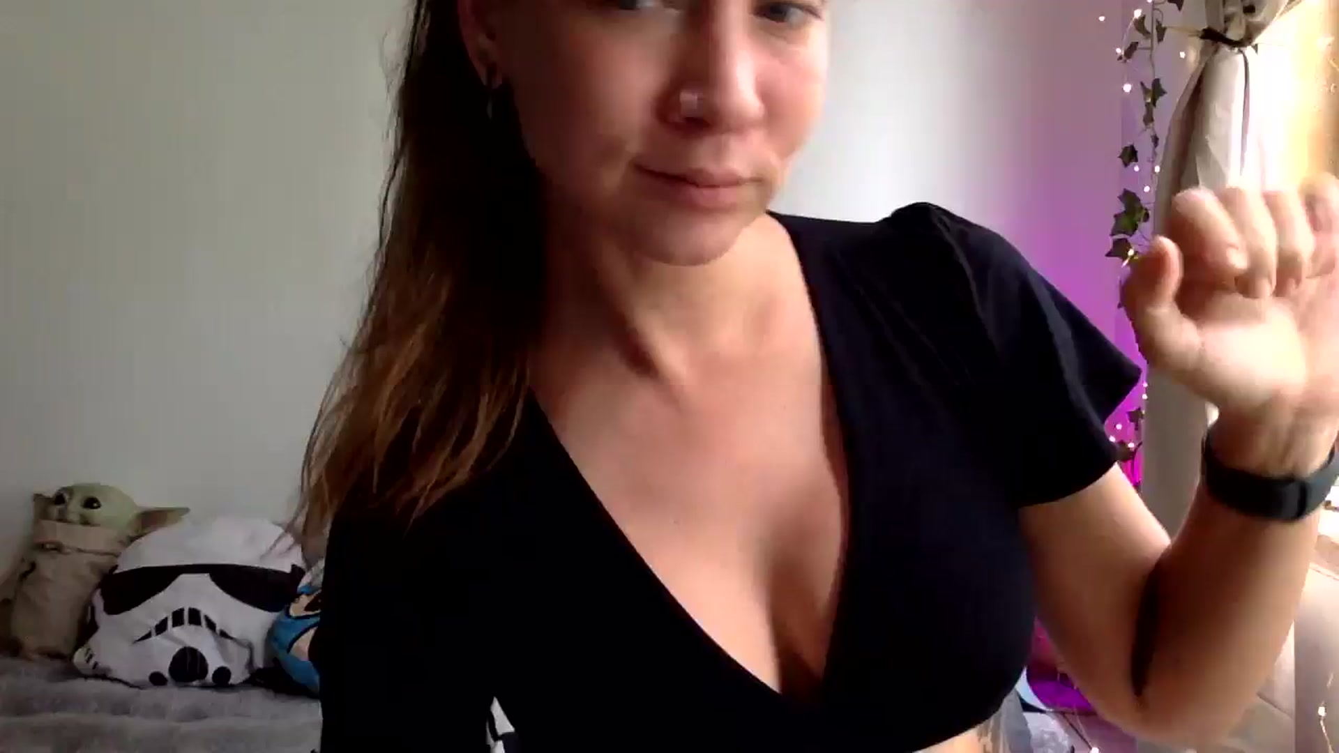 Gallery image thumbnail from Qi_ra's myfreecams stream on, 03/31/2025, 24:59 image 11 of 20