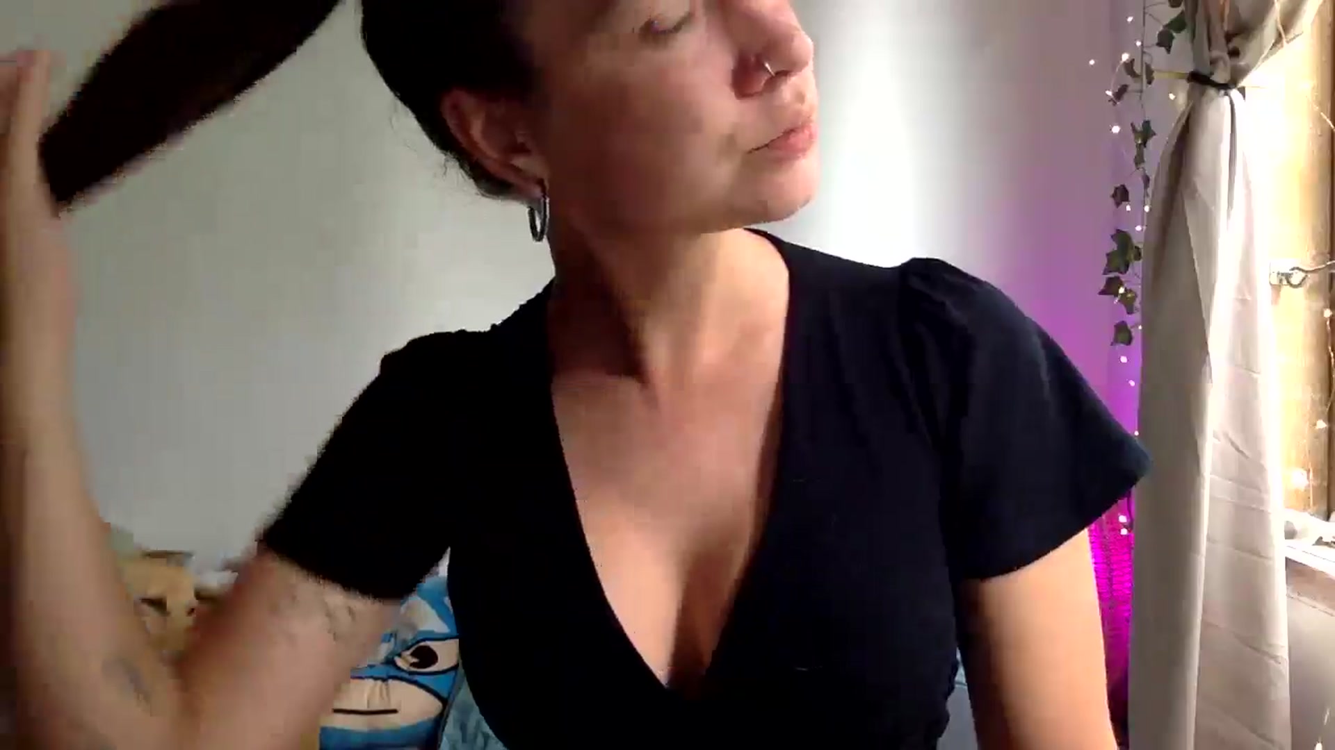 Gallery image thumbnail from Qi_ra's myfreecams stream on, 03/31/2025, 24:59 image 16 of 20