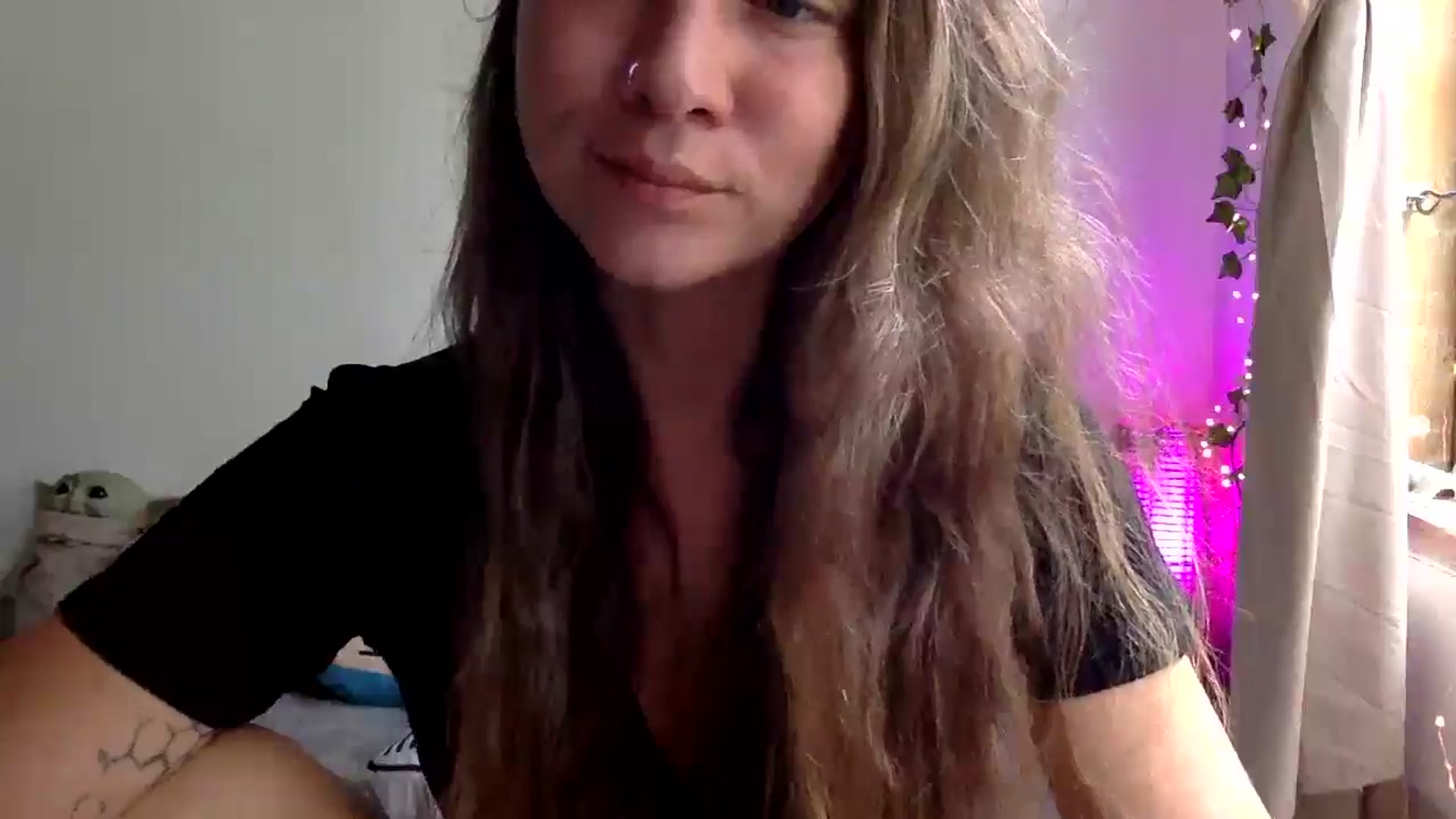 Gallery image thumbnail from Qi_ra's myfreecams stream on, 03/31/2025, 24:59 image 2 of 20