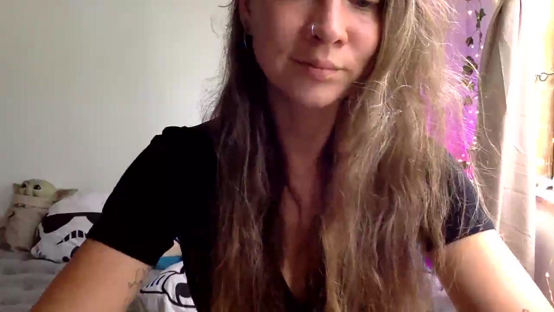 Gallery image thumbnail from Qi_ra's myfreecams stream on, 03/31/2025, 24:59 image 5 of 20