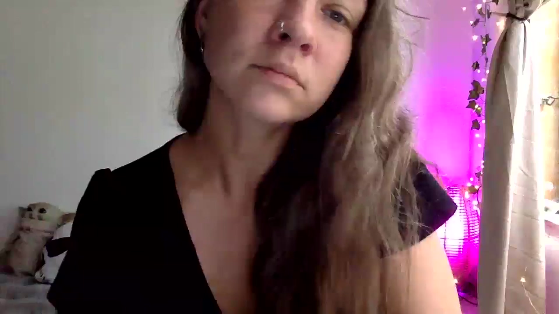 Gallery image thumbnail from Qi_ra's myfreecams stream on, 03/31/2025, 01:00 image 10 of 20