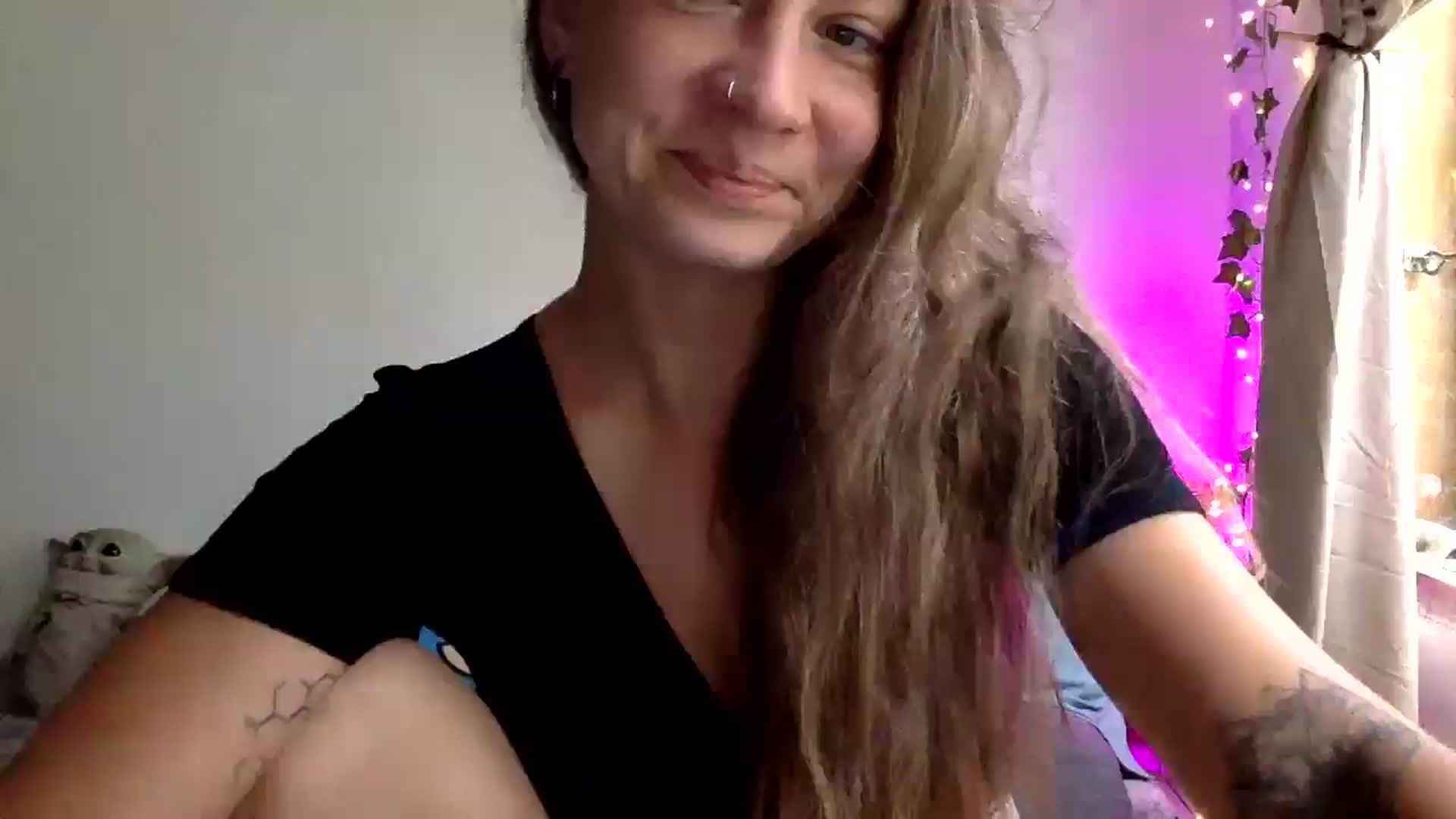 Gallery image thumbnail from Qi_ra's myfreecams stream on, 03/31/2025, 01:00 image 12 of 20