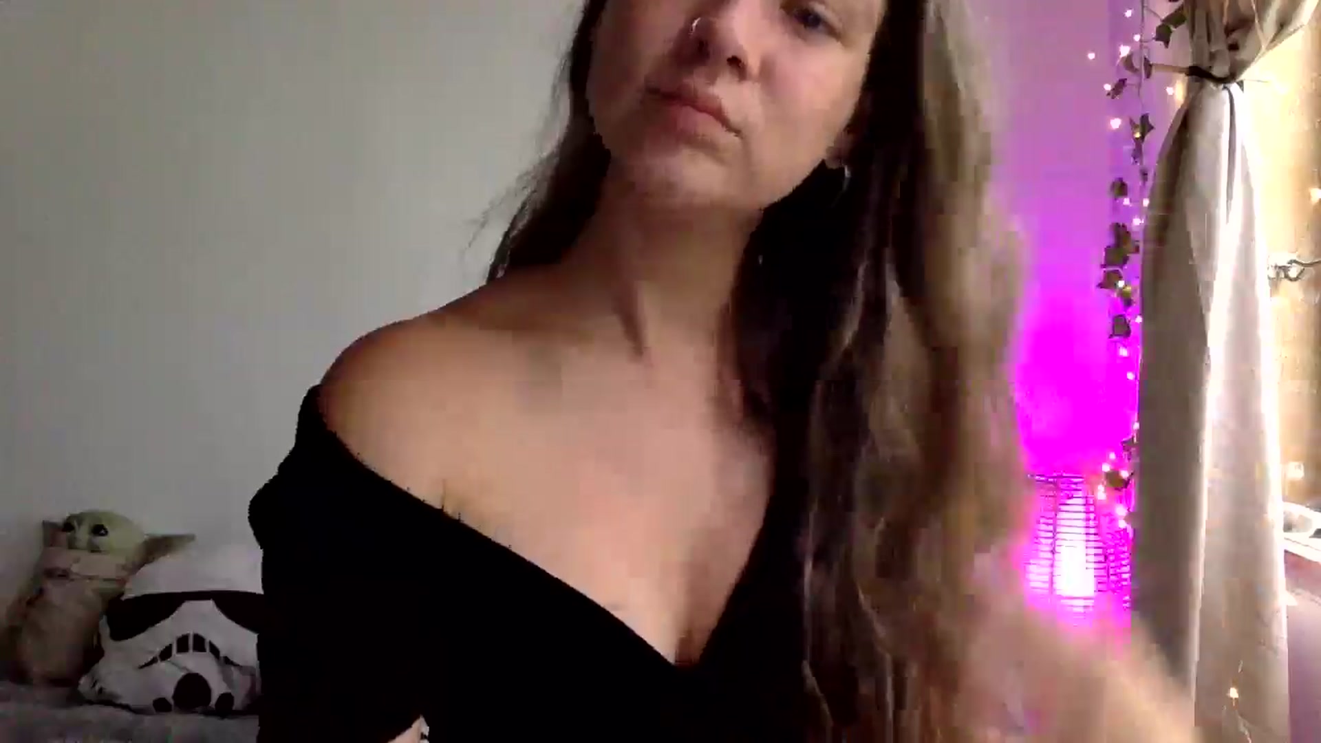 Gallery image thumbnail from Qi_ra's myfreecams stream on, 03/31/2025, 01:00 image 14 of 20